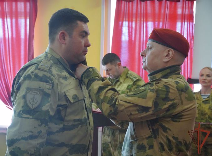 Командующий СЗО Росгвардии поздравил военнослужащих подразделений по охране ВГО и специальных грузов
