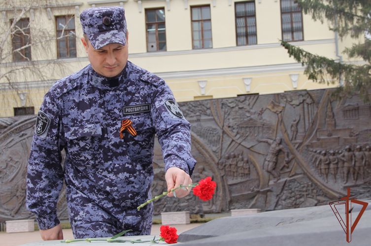Всероссийская патриотическая акция «Георгиевская лента» проходит в Уральском округе Росгвардии