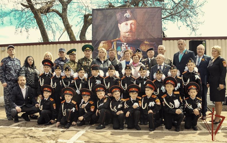 Герой России Артём Катунькин стал участником памятного для  учеников профильных классов Росгвардии мероприятия в Ялте