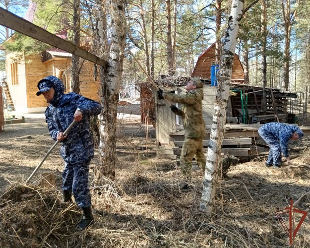 Росгвардейцы облагородили территорию вокруг храма Георгия Победоносца в Кургане 