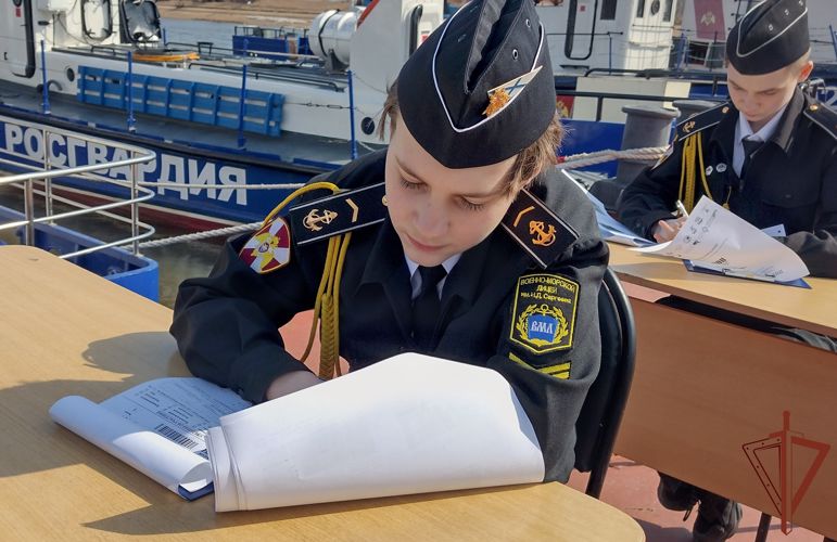 На Дальнем Востоке росгвардейцы написали «Диктант Победы»