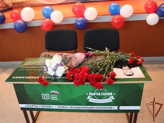 Парту Героя в память о погибшем воине правопорядка открыли в Томской области 