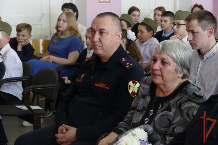 Парту Героя в память о погибшем воине правопорядка открыли в Томской области 