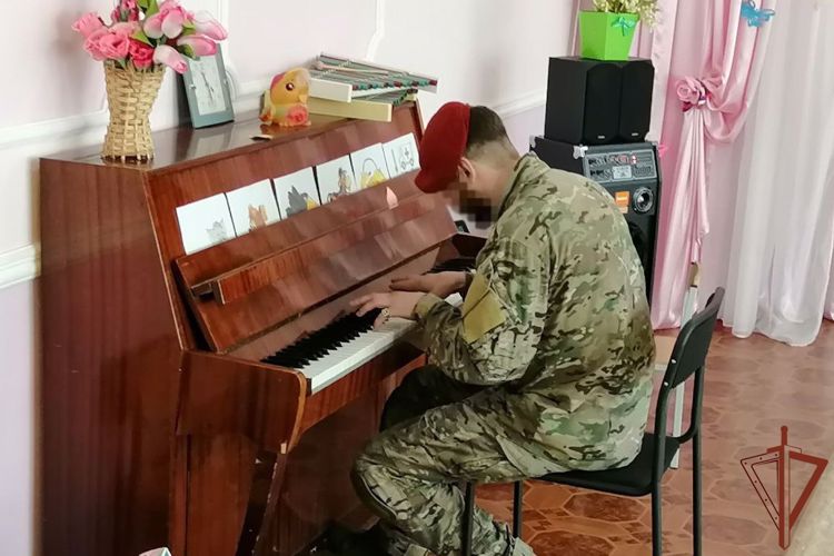 Росгвардейцы привезли подарки детям в Запорожскую область