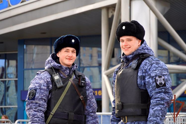 Росгвардейцы обеспечили безопасность хоккейного матча в Санкт-Петербурге