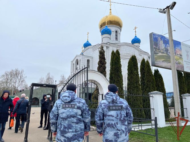 В период пасхальных богослужений  росгвардейцы Центрального округа обеспечивали правопорядок (видео)