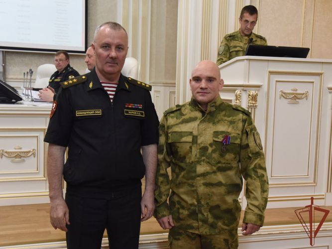 Командующий Сибирским округом наградил военнослужащих-спортсменов за достигнутые высокие результаты