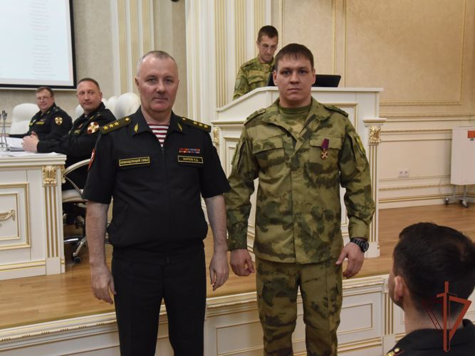 Командующий Сибирским округом наградил военнослужащих-спортсменов за достигнутые высокие результаты