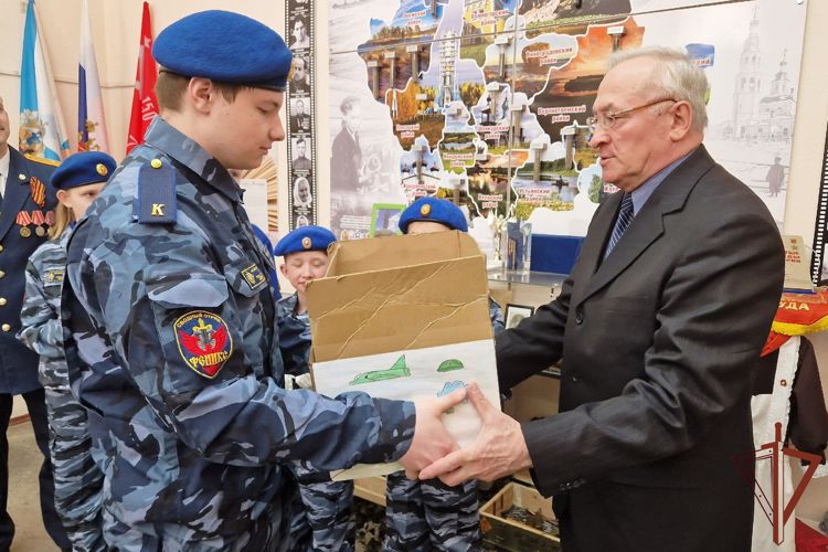 Ветеран Росгвардии вместе с активистами провел в Архангельске акцию в поддержу участников СВО