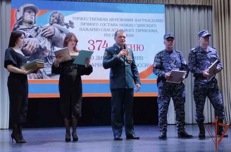 Спасшие людей во время пожара в Нижнеудинске росгвардейцы награждены благодарностями от МЧС России