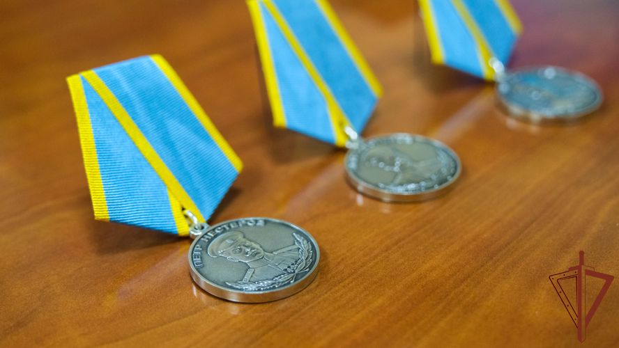 Военнослужащим Уральского округа Росгвардии вручены госнаграды
