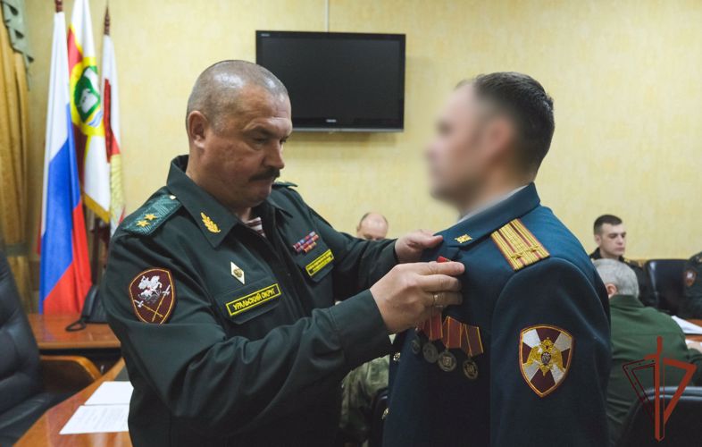 Военнослужащим Уральского округа Росгвардии вручены госнаграды
