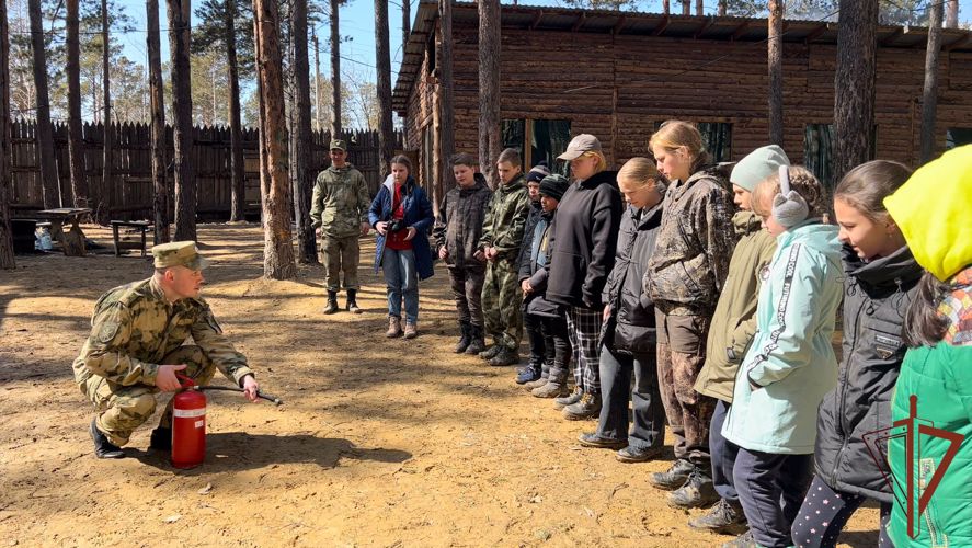 Профориентационные и патриотические мероприятия провели росгвардейцы со школьниками в Сибири
