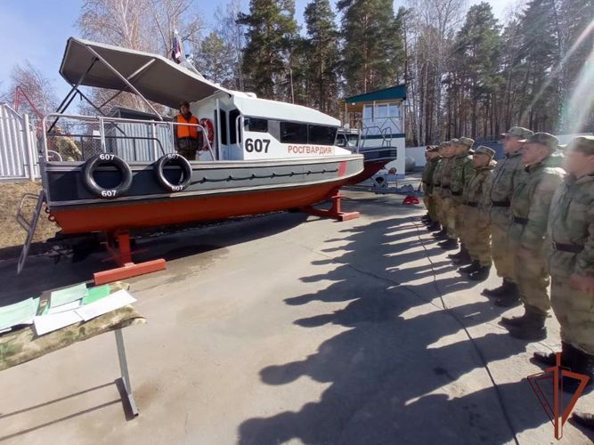 В Уральском округе Росгвардии завершился сбор с мотористами морского отряда