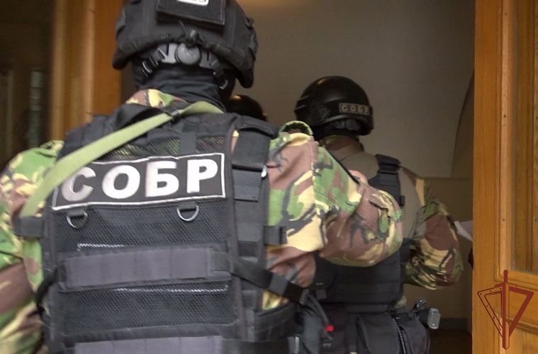 СОБР Росгвардии задержал в Москве участников мошеннического колл-центра