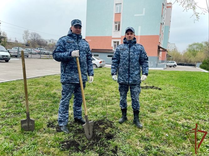 Сотрудники вневедомственной охраны в Пензе поддержали всероссийскую акцию «Сад памяти»
