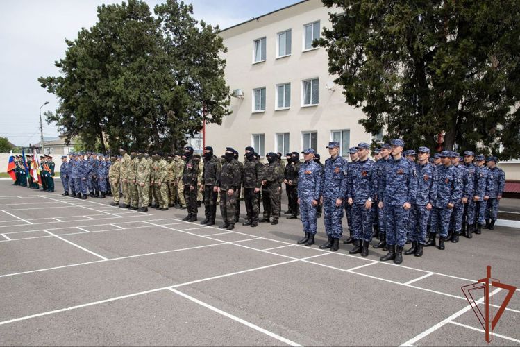 Командующий Северо-Кавказским округом Росгвардии вручил госнаграды сотрудникам ведомства в Карачаево-Черкесии