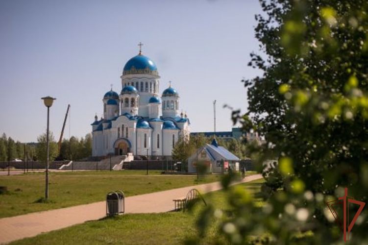 Сотрудники Росгвардии обеспечили безопасность визита в Сургут главы Русской православной церкви и полпреда Президента РФ в УрФО
