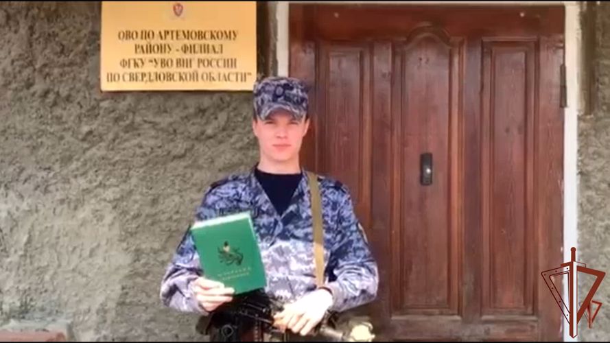 Росгвардейцы поддержали Всероссийскую акцию «Подари книгу библиотеке» на Урале (видео)