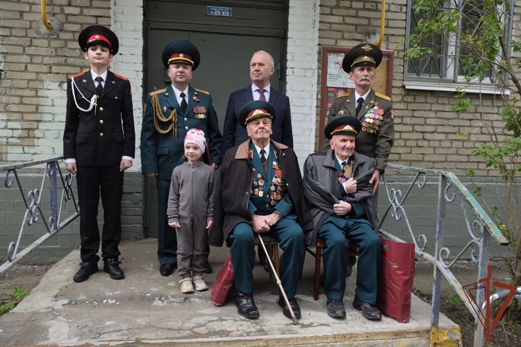 Росгвардейцы Центрального округа поздравили ветеранов Великой Отечественной войны с Днём Победы