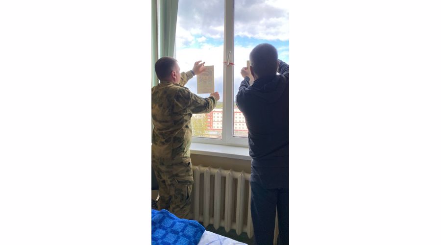 Главный военный клинический госпиталь Росгвардии принял эстафету акции "Окна Победы”