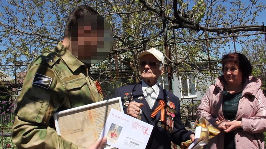 Росгвардейцы в канун Дня Победы навестили ветеранов Великой Отечественной войны в Херсонской области (видео) 