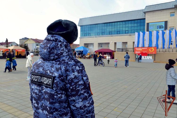 Росгвардейцы обеспечили правопорядок в День весны и труда на Урале
