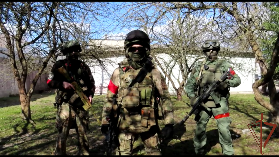 За письма поддержки поблагодарили школьников росгвардейцы — участники СВО из Новгорода (видео)