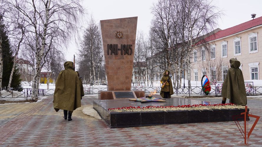 Юные воспитанники Росгвардии заступили на пост у Вечного огня в Нарьян-Маре