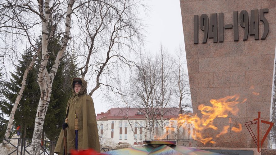 Юные воспитанники Росгвардии заступили на пост у Вечного огня в Нарьян-Маре