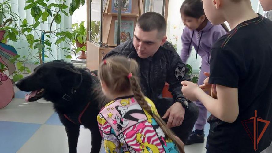 Ряд патриотических мероприятий для школьников провели росгвардейцы на Урале
