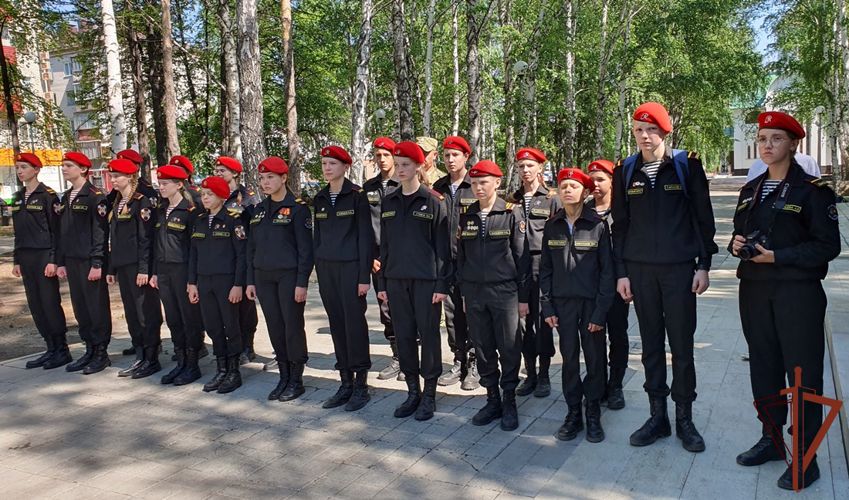 Память военного фотокорреспондента почтили росгвардейцы в Тюмени