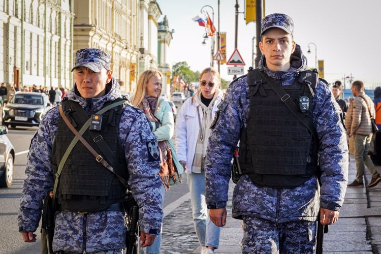 Росгвардейцы обеспечили безопасность граждан на Дне города Санкт-Петербурга