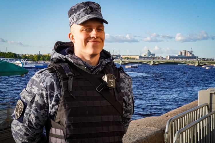 Росгвардейцы обеспечили безопасность граждан на Дне города Санкт-Петербурга