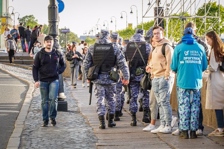 Росгвардейцы обеспечили безопасность граждан на Дне города Санкт-Петербурга
