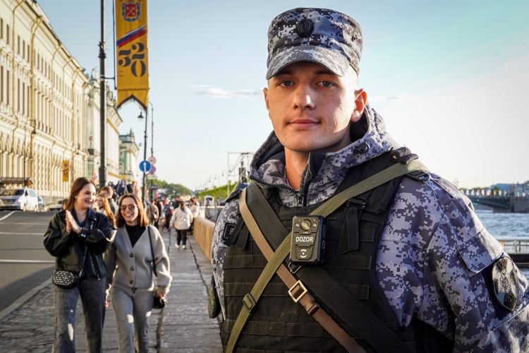 Росгвардейцы обеспечили безопасность граждан на Дне города Санкт-Петербурга
