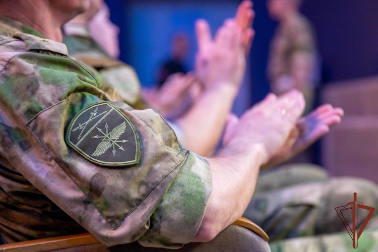 Врио командующего Уральским округом Росгвардии поздравил отдельный батальон связи с 30-летием