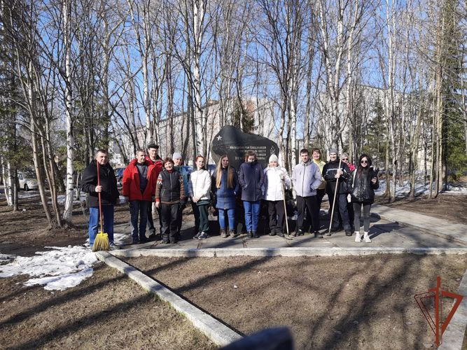 Росгвардейцы привели в порядок воинские мемориалы, посвященные Великой Отечественной войне в Мурманской области