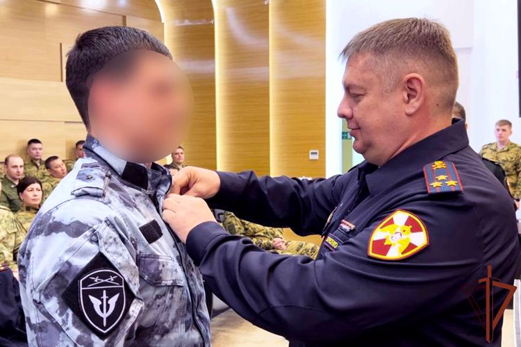Офицерам Уральского округа Росгвардии вручены государственные и ведомственные награды