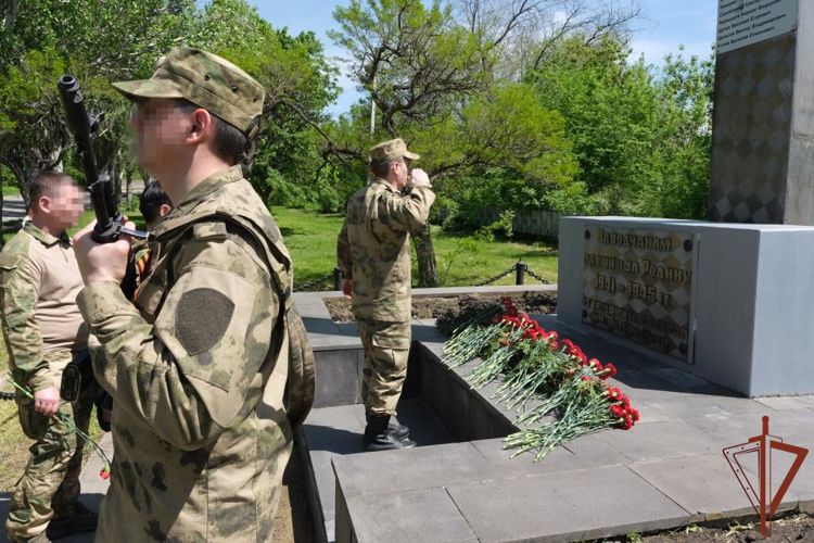 Росгвардия провела памятное мероприятие совместно с учениками ЛНР