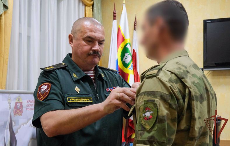 В Уральском округе Росгвардии вручены государственные награды участникам СВО