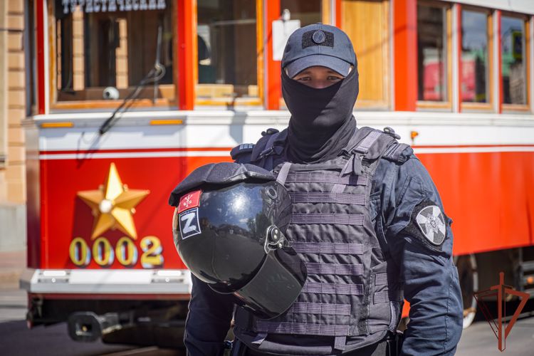 Росгвардейцы обеспечили безопасность Международного транспортного фестиваля в Санкт-Петербурге