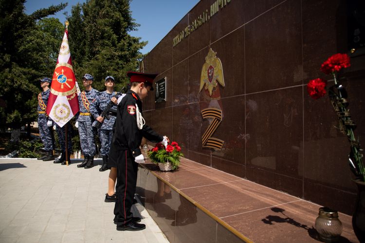 Росгвардейцам, погибшим при исполнении воинского долга открыли мемориал в Ялте