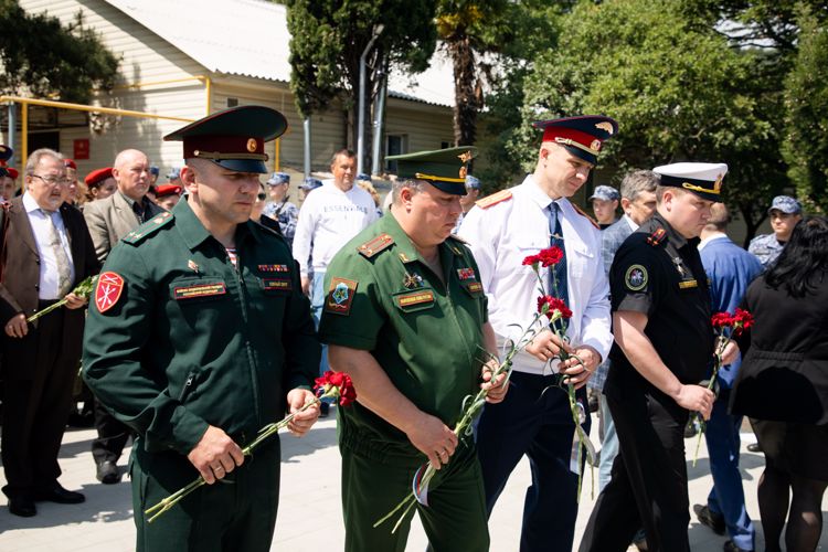 Росгвардейцам, погибшим при исполнении воинского долга открыли мемориал в Ялте