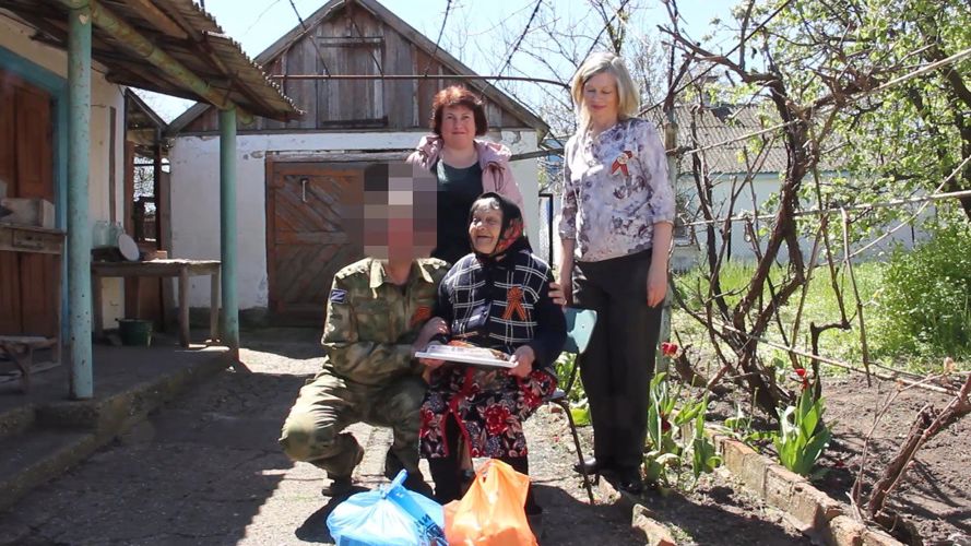 Росгвардейцы в канун Дня Победы навестили ветеранов Великой Отечественной войны в Херсонской области (видео) 