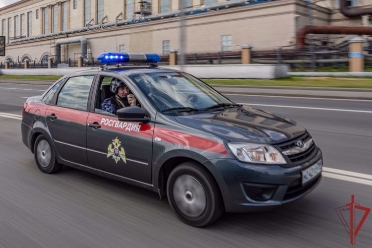 Сотрудники Росгвардии оказали доврачебную помощь пострадавшим в серьезном ДТП в Москве