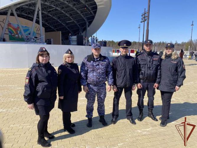Росгвардейцы обеспечили правопорядок в День весны и труда на Урале