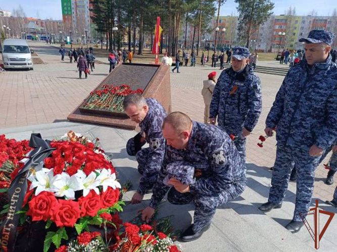 На Урале росгвардейцы приняли участие в памятных мероприятиях, посвященных 78-й годовщине Победы 
