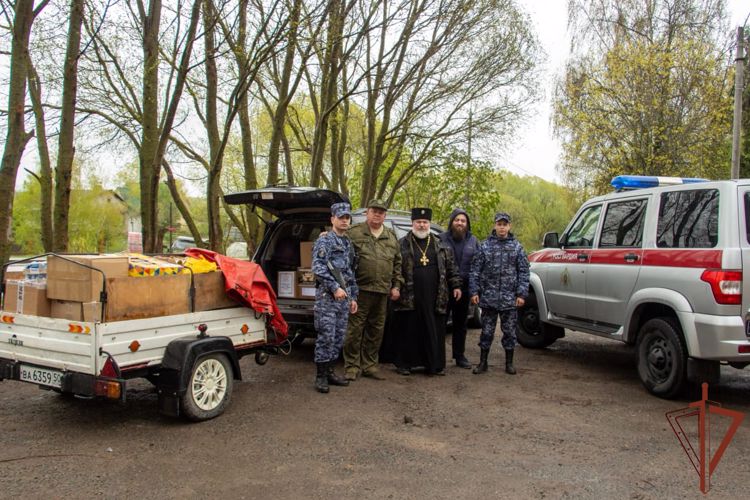Гуманитарную помощь в зону СВО отправили сотрудники Росгвардии из Подмосковья 