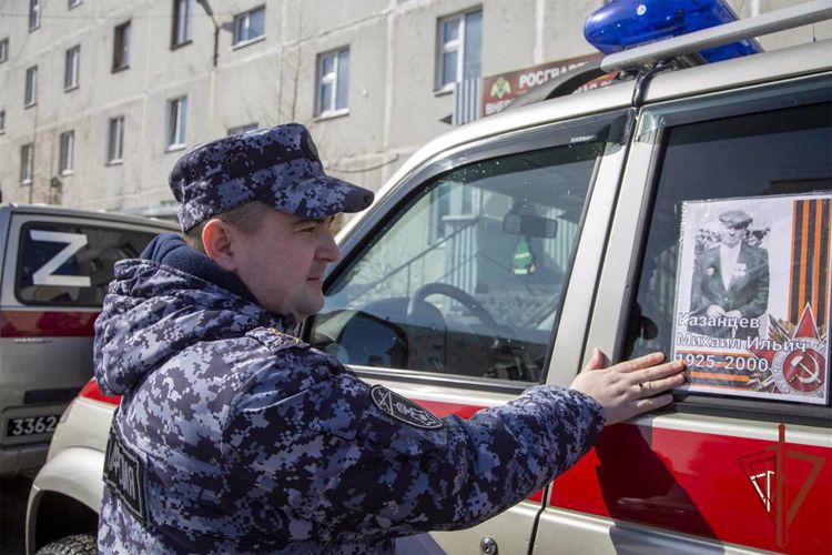 Росгвардейцы Уральского округа приняли участие во всероссийской акции «Бессмертный автополк»